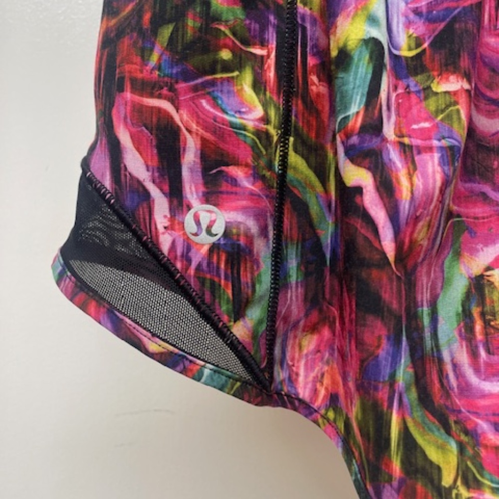 EUC Lululemon Hotty Hot High Rise Shorts 2.5" Hyper Flow - Picture 7 of 8